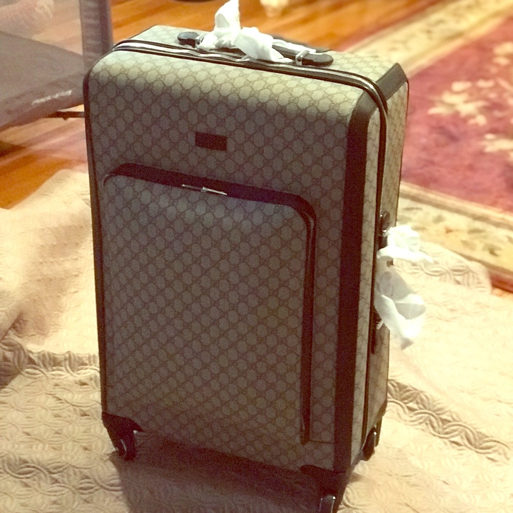 Gucci Luggage: GG Supreme Suitcase (AUTHENTIC)
